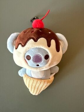 BT21 KOYA SWEET THINGS PLUSH KEYRING ice cream